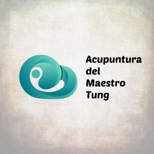 acupuntura del maestro tung, logo en azul turquesa, fondo gris y blanco